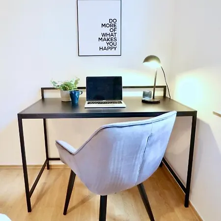 Sapphire Apartment: Free Parking + Netflix + Bathtub Essen Esterno foto