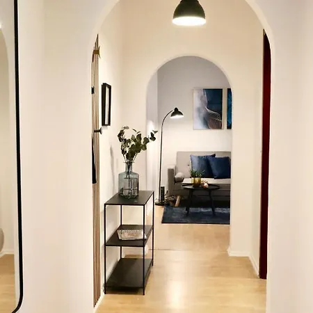 Sapphire Apartment: Free Parking + Netflix + Bathtub Essen Esterno foto