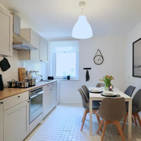 Sapphire Apartment: Free Parking + Netflix + Bathtub Essen Esterno foto
