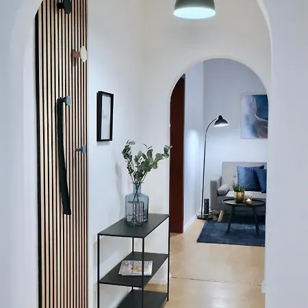 Sapphire Apartment: Free Parking + Netflix + Bathtub Essen Esterno foto