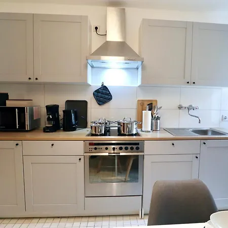 Sapphire Apartment: Free Parking + Netflix + Bathtub Essen Esterno foto
