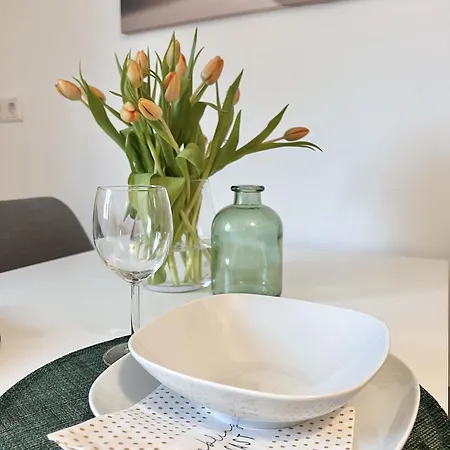Sapphire Apartment: Free Parking + Netflix + Bathtub Essen Esterno foto