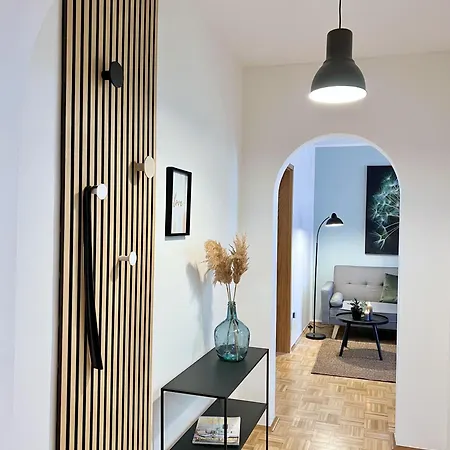 Sapphire Apartment: Free Parking + Netflix + Bathtub Essen Esterno foto