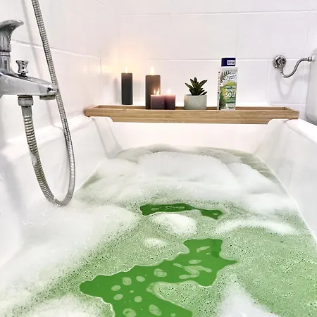 Sapphire Apartment: Free Parking + Netflix + Bathtub Essen Esterno foto