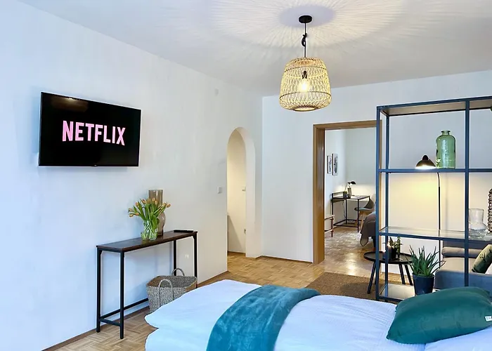 Sapphire Apartment: Free Parking + Netflix + Bathtub