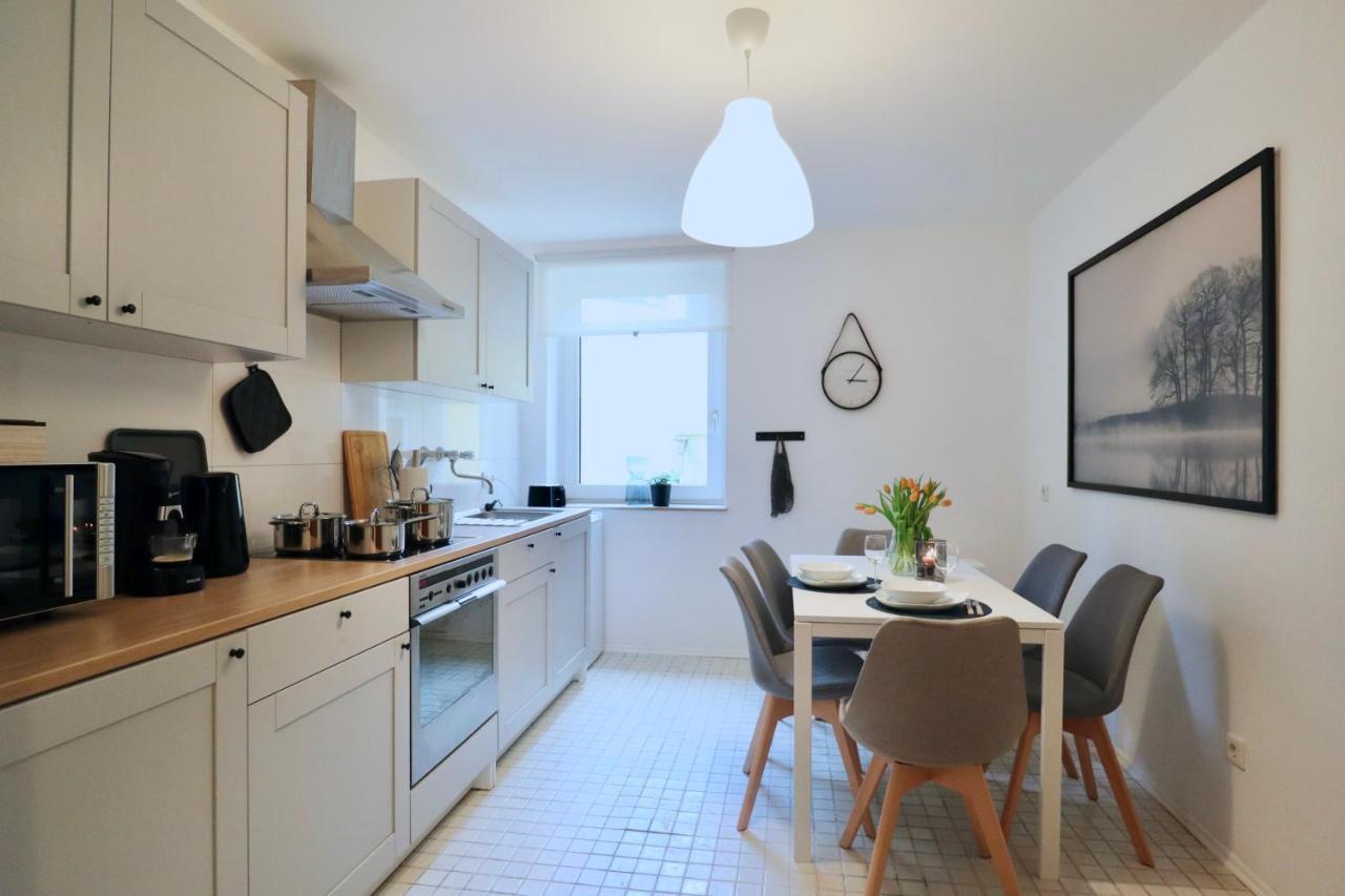 Sapphire Apartment: Free Parking + Netflix + Bathtub Apartment