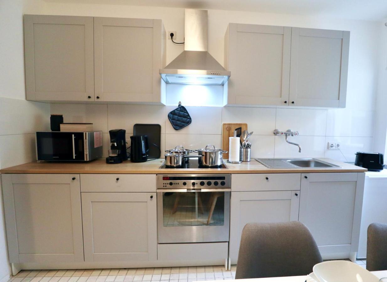 Sapphire Apartment: Free Parking + Netflix + Bathtub Apartment