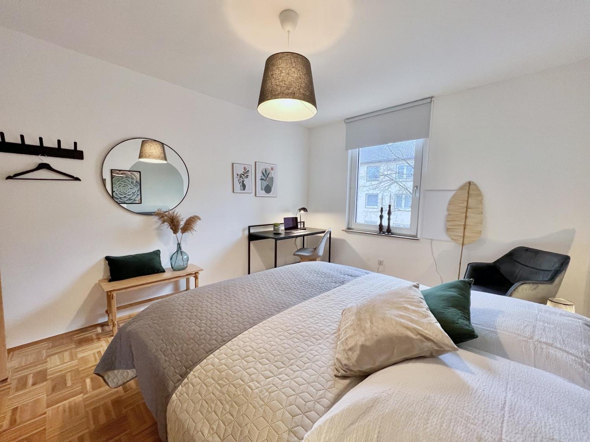 Sapphire Apartment: Free Parking + Netflix + Bathtub Apartment *