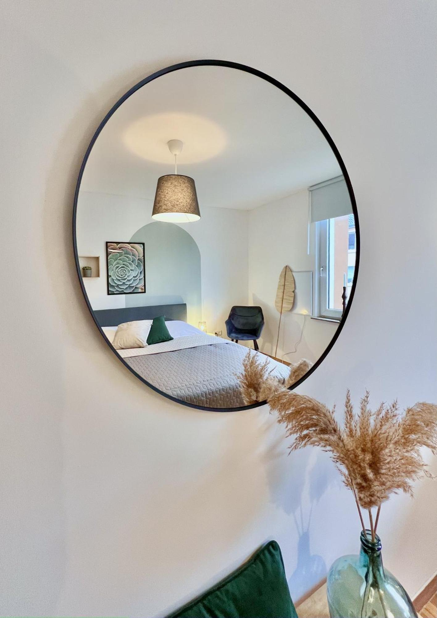 Sapphire Apartment: Free Parking + Netflix + Bathtub