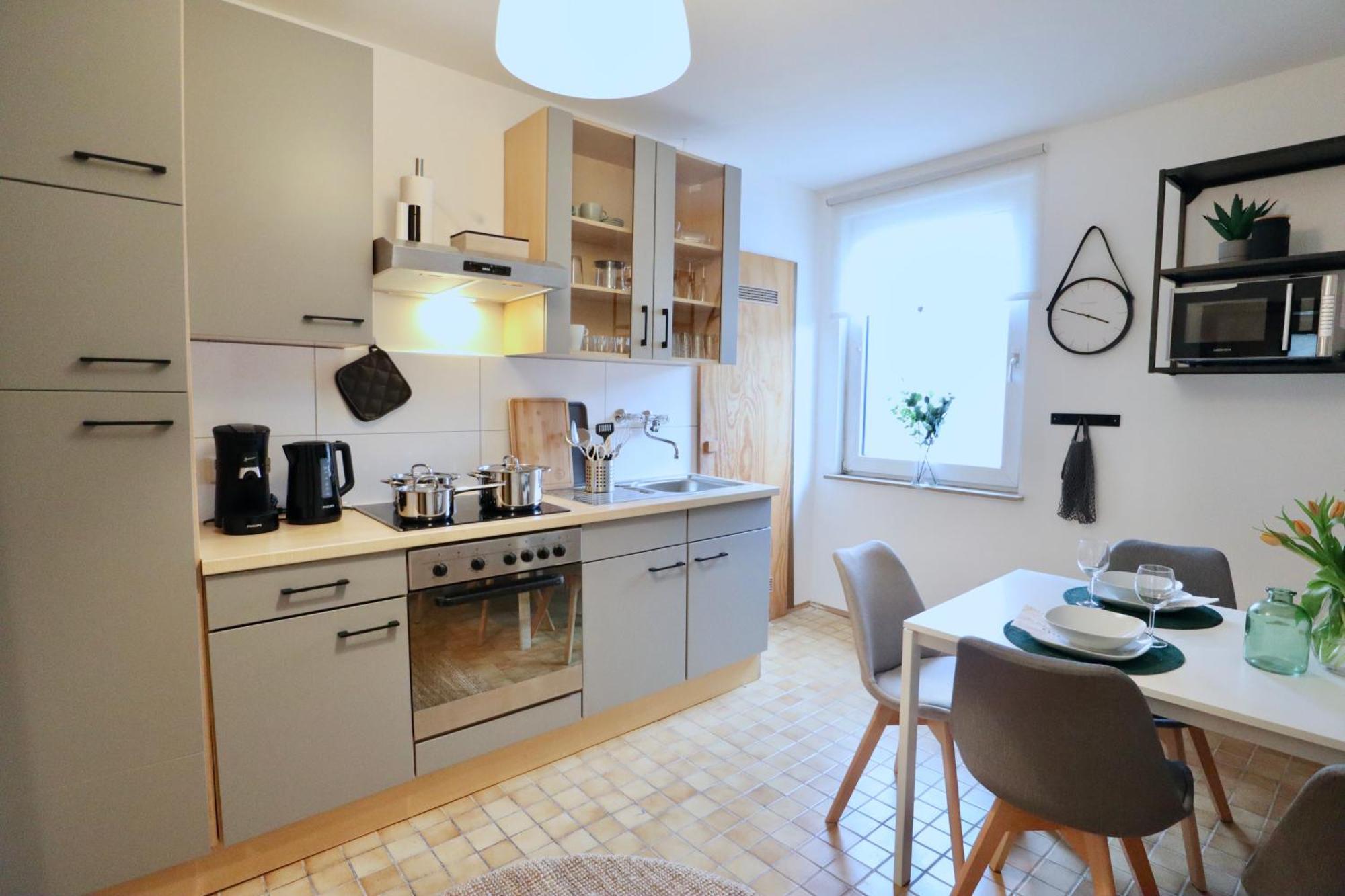 Sapphire Apartment: Free Parking + Netflix + Bathtub