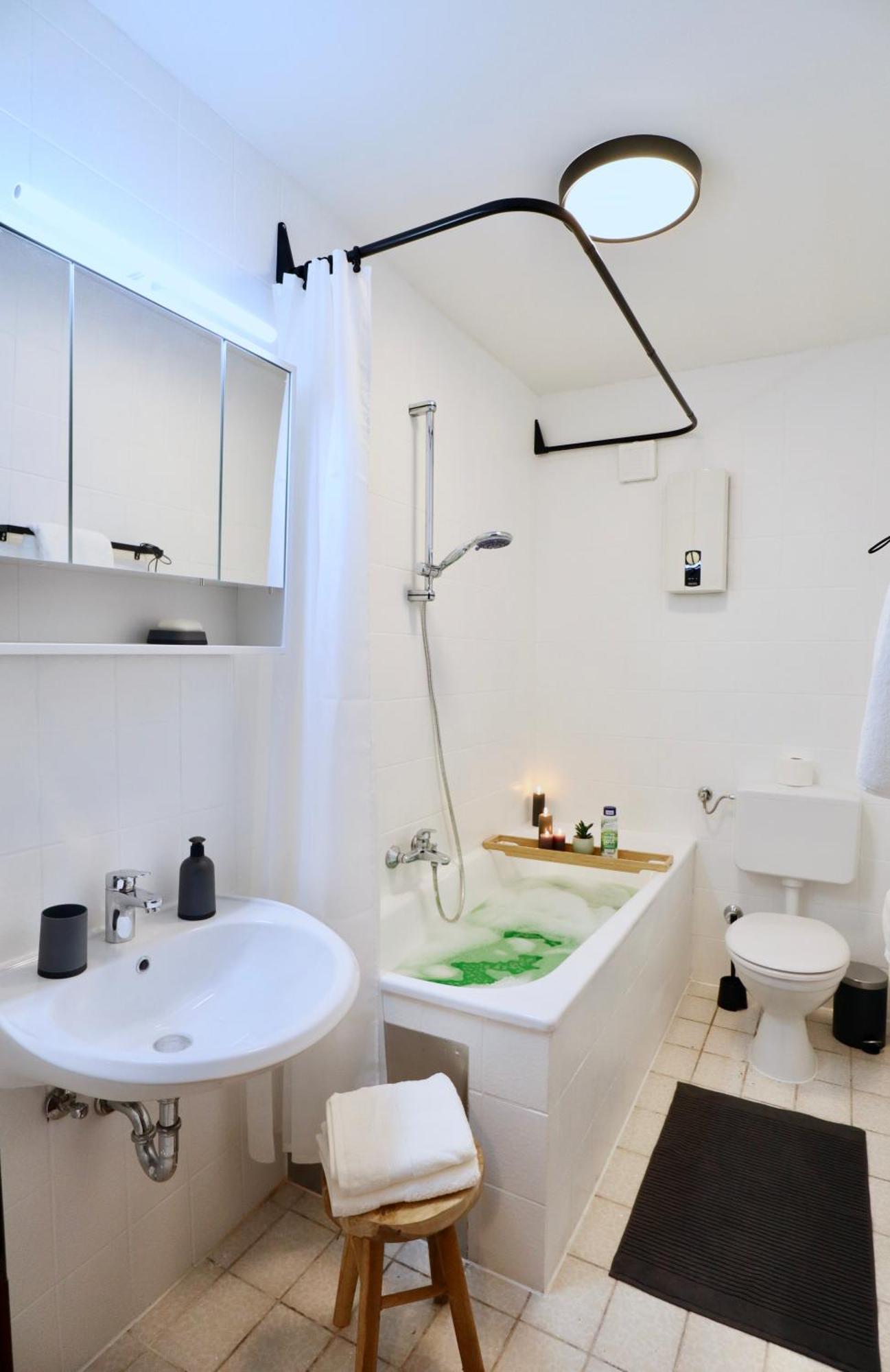 Sapphire Apartment: Free Parking + Netflix + Bathtub * Essen