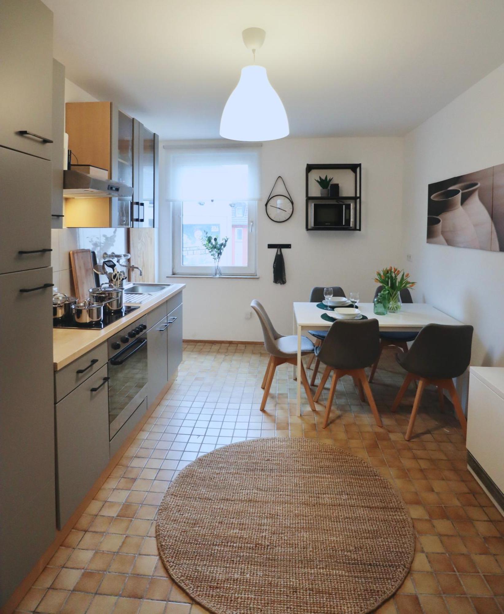 Sapphire Apartment: Free Parking + Netflix + Bathtub *
